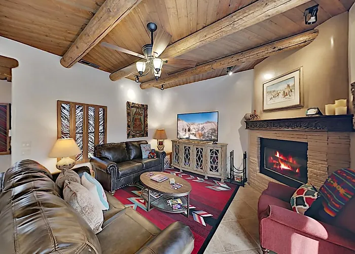 Del Norte Manor Unit B